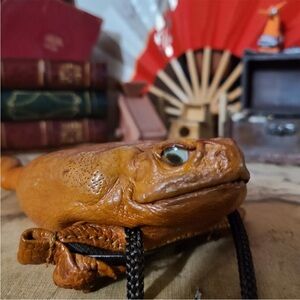 South American Brown Leather Frog-Shaped Crossbody Bag